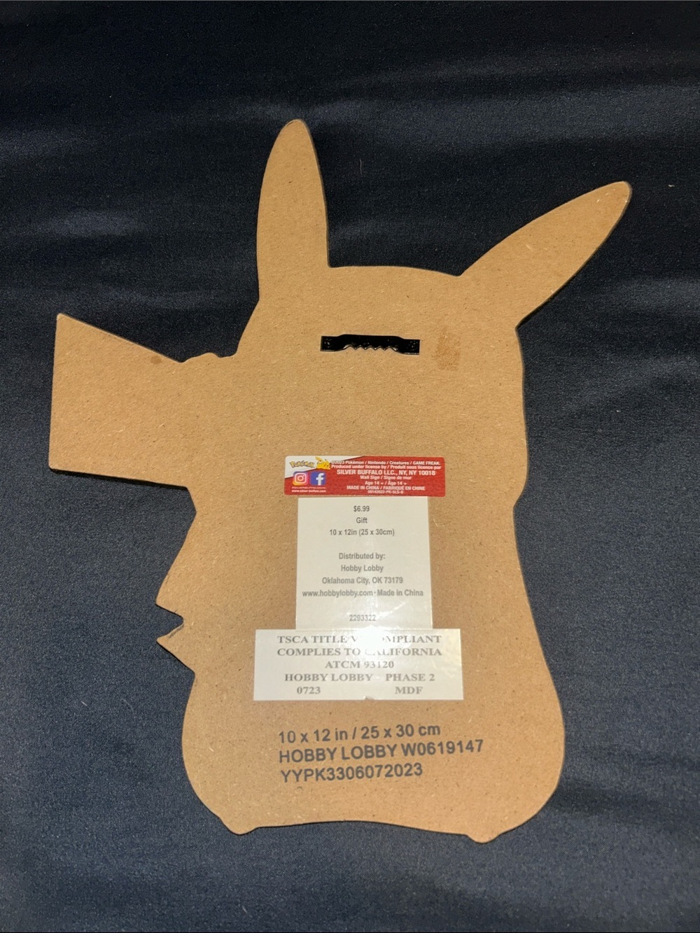 Pokémon Pikachu Fan Bundle — Giant Card, Beanie & Wall Decor - Picture 4 of 9